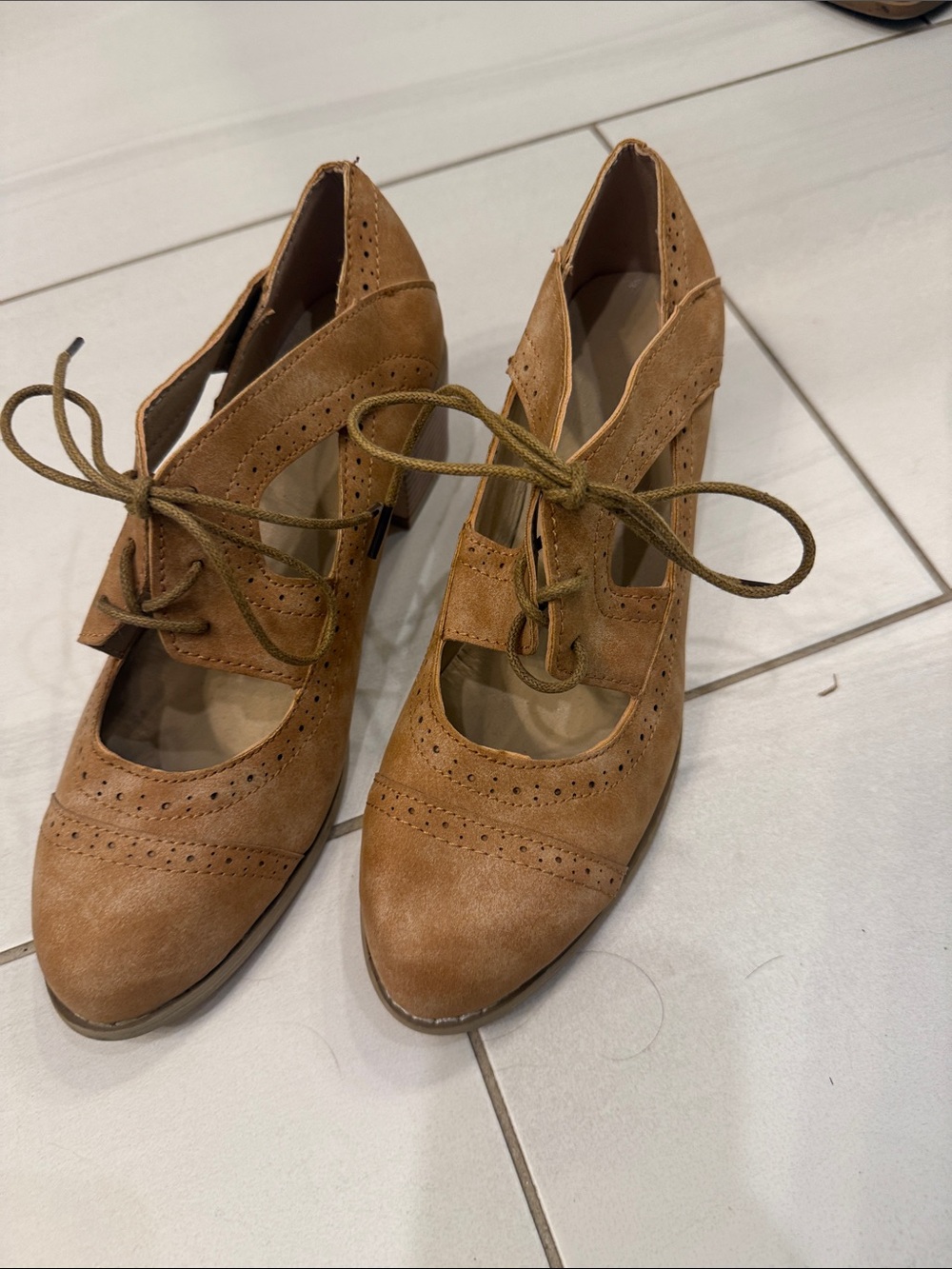 Women’s Tan Lace-Up Brogue Heels
